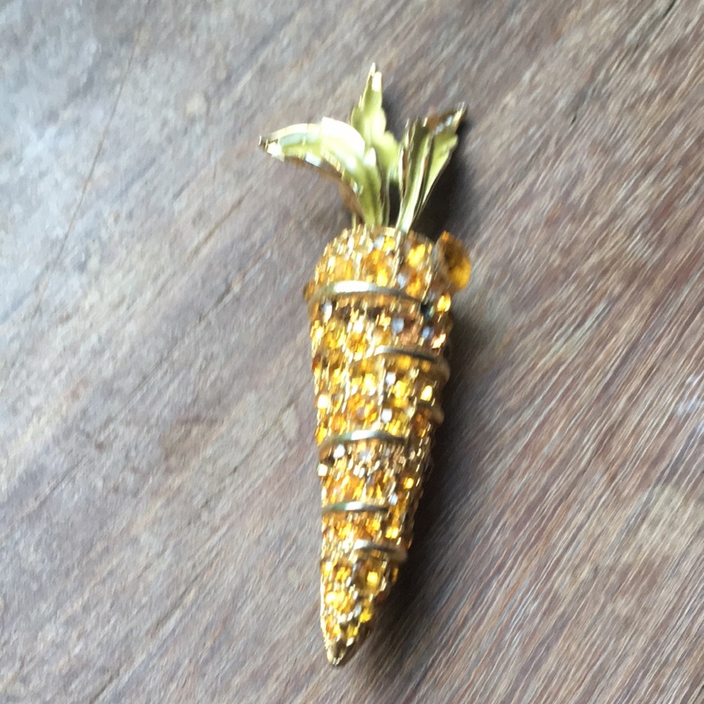ART Arthur Pepper rhinestone carrot pin. Light catching design.  2.5 in long